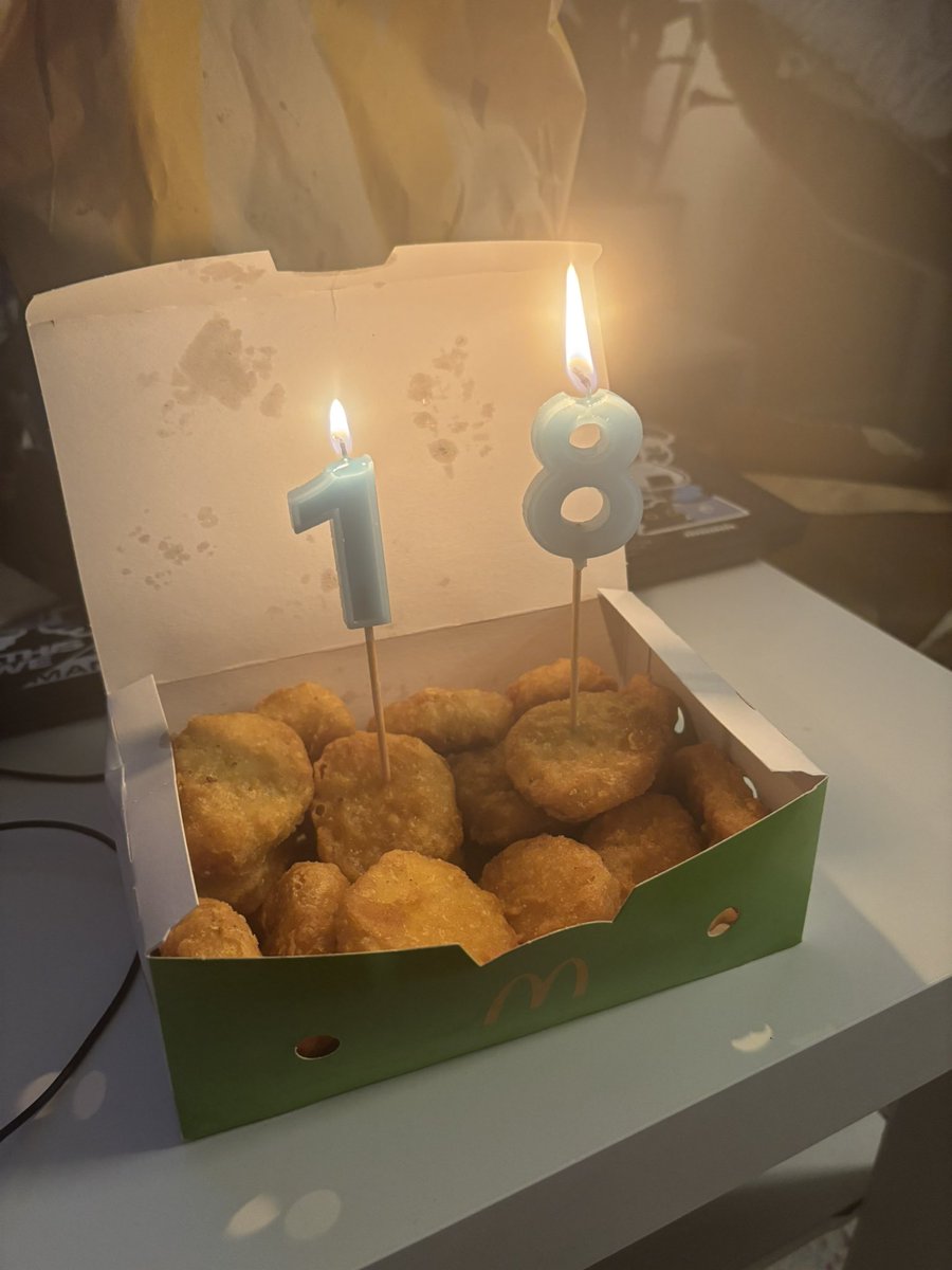 Yay me ! My sister is so cute and brought me these, Happy marou day !
#konpeitoproject