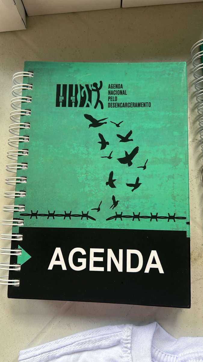 temos Material da Agenda quem só  encaminha e-mail
solicitando Agenda N  D. Podem manda e-mail da agenda Agenda não datada R$90 Botton R$ 3,50
Caneca de Porcelana R$ 45,00 Garrafa Térmica R$85,00 Pasta Cristal R$20,00 Squeezer R$ 10,00
quem quiser adquirir um produto da