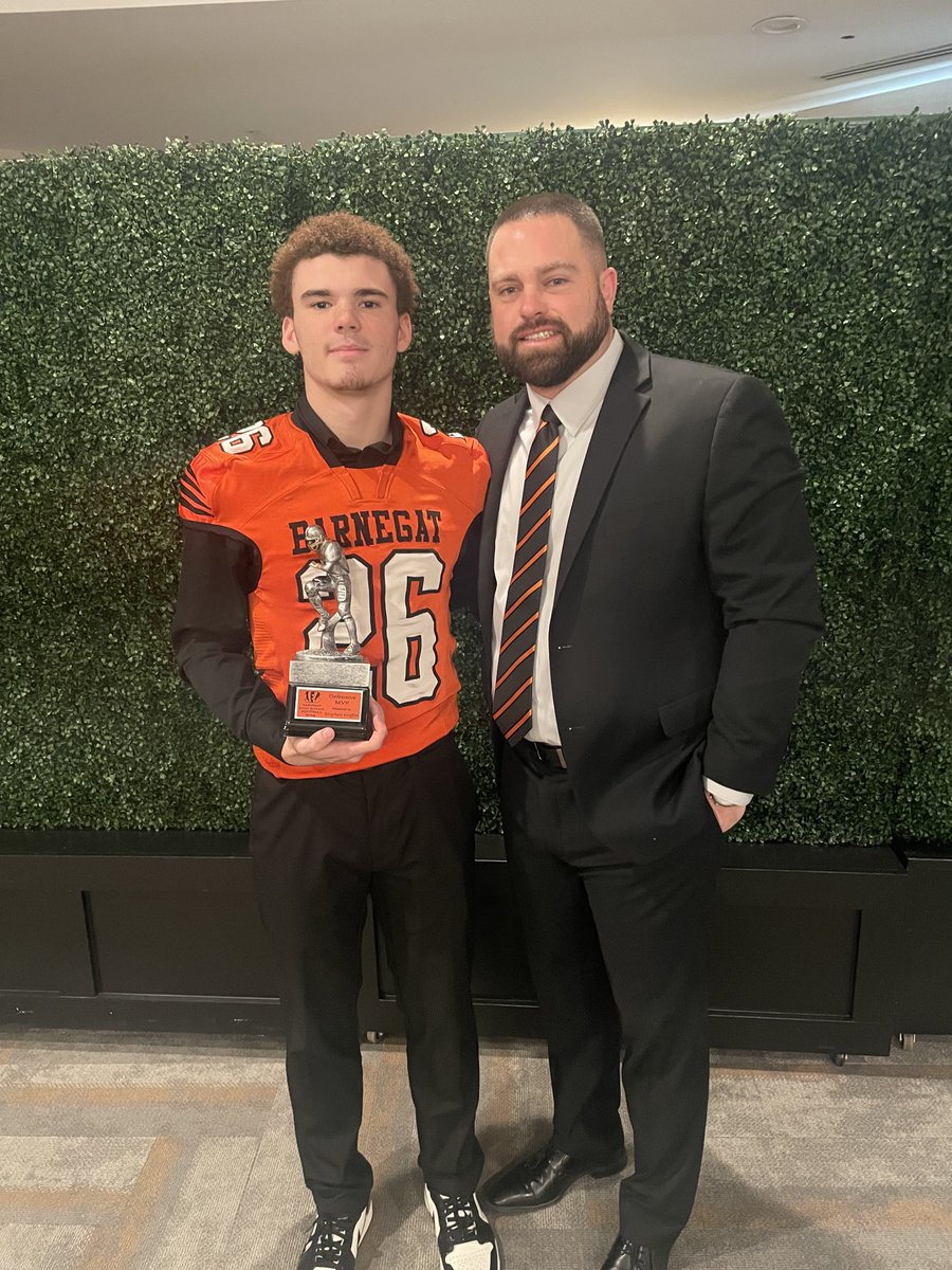 StephenxGriffin's tweet photo. Thankful to all my coaches for naming me Defensive MVP for this season. @CoachCovine https://t.co/O6s7EvoclO