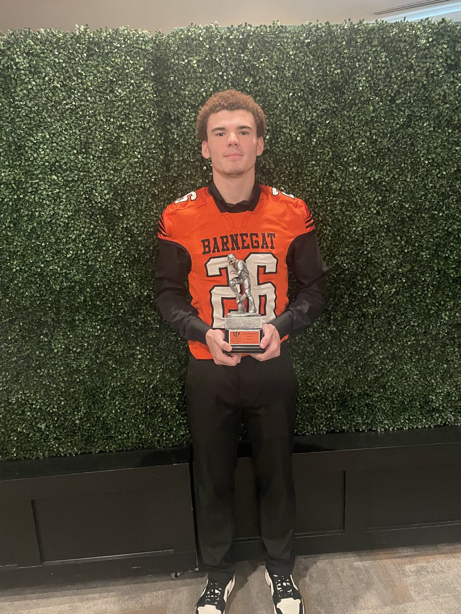 StephenxGriffin's tweet photo. Thankful to all my coaches for naming me Defensive MVP for this season. @CoachCovine https://t.co/O6s7EvoclO