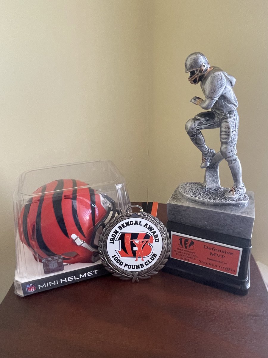 StephenxGriffin's tweet photo. Thankful to all my coaches for naming me Defensive MVP for this season. @CoachCovine https://t.co/O6s7EvoclO