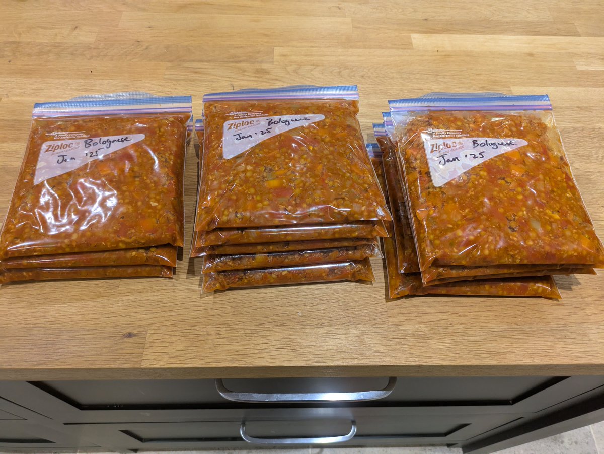 captain_mrs's tweet image. bolognese prep day. husband introduced this routine last year, he makes a giant batch and bags up 500g 2-person portion to freeze, we eat 1 a week and get a weeknight off from cooking. one batch does ~12 double servings (got 13 today) so only needs prepping quarterly