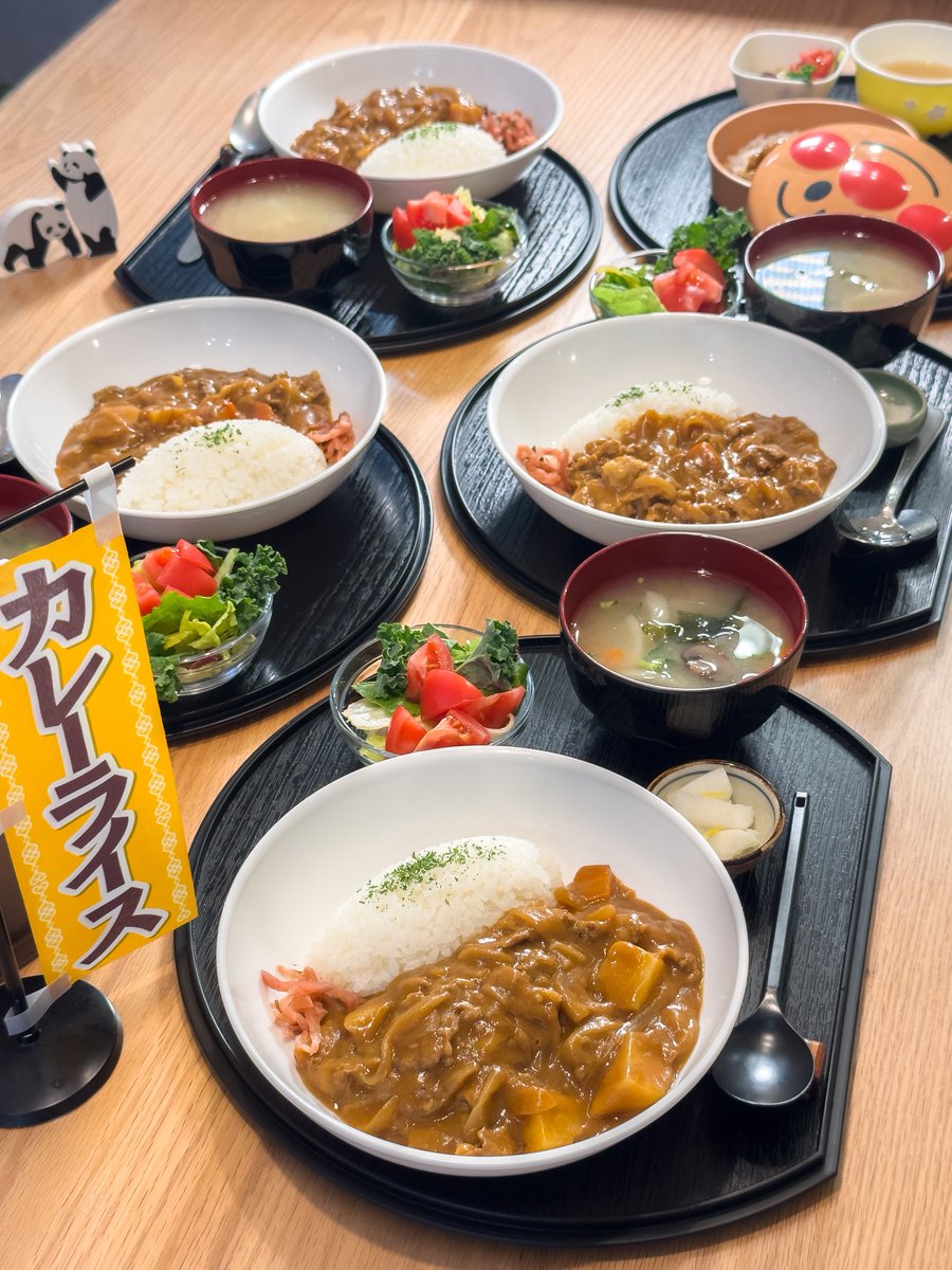 今朝は長男お泊まりで不在、かわりに次男のお友達がお泊まりに来て5人分の朝カレーです
