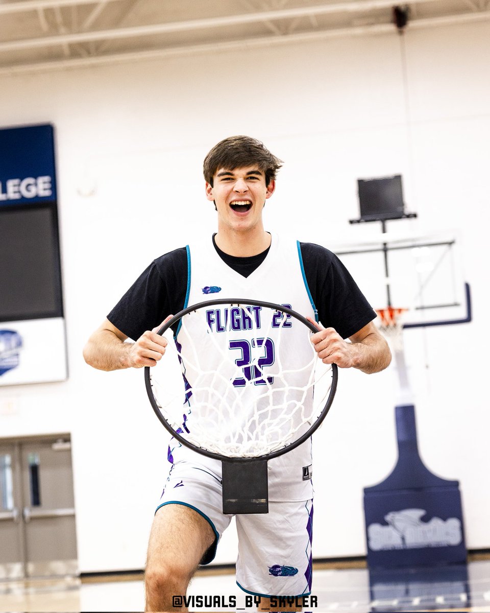 Flight22bball's tweet photo. Flight 22 Prep Academy 72
Florida Sports Academy 43
*Flight 22 Prep improves to 16-2 on the season.
#charlestoninvitational #bigshots 
@CadenGiles 14pts 9rebs 4blocks
@Oliver_S_R 11pts 4rebs
@CoreyxHairston 11pts
@ashton_gute 11pts https://t.co/4cdtFeGaPU