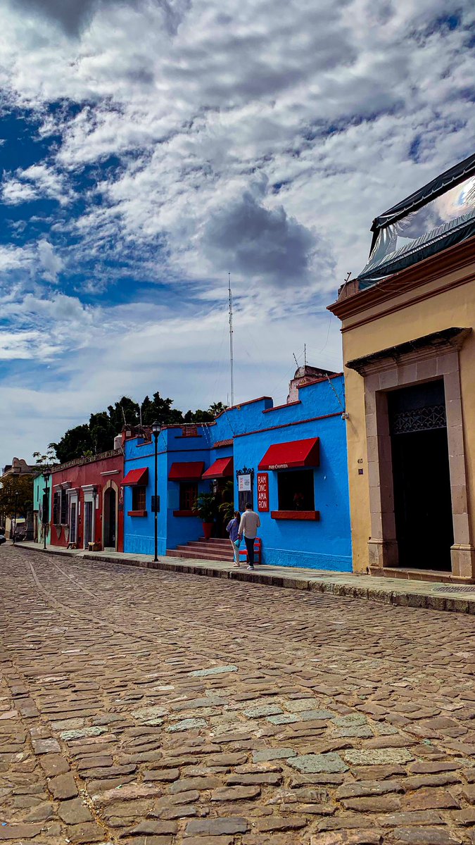 edenestudio's tweet photo. Calles de #oaxaca #mexico #foto #fotografia #calles #photography #streetphotography #street https://t.co/4Jivaok1Tn