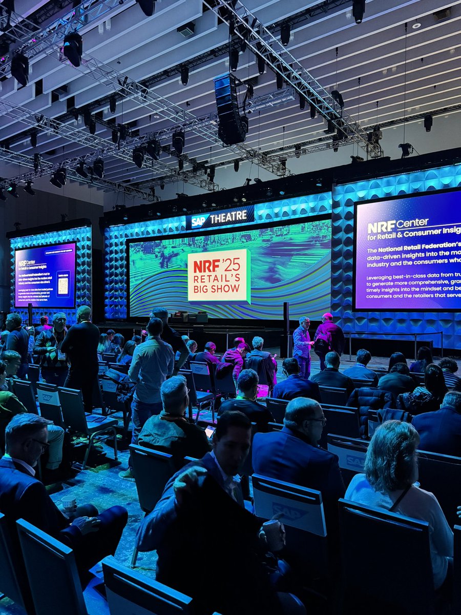 yoshiseattle's tweet photo. NRF NEWYORK 始まりました
今年のカンファレンスは「AI」を中心にしたお話が多い
特にAIを活用した社内教育や効率化という内容が目に留まりました💡
#NRF2025 #shopify #WEBLIFE #BiNDec https://t.co/PIqMbw5LrU