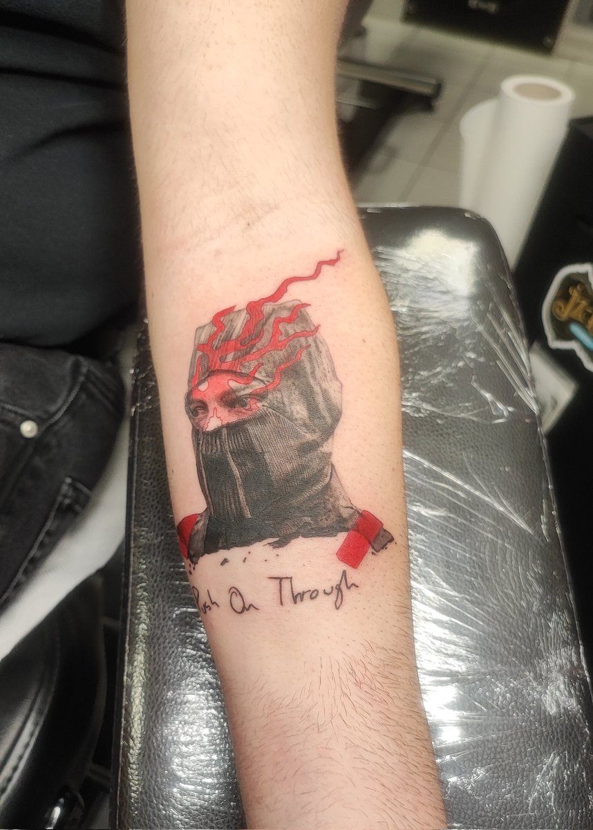 sadlymorja's tweet image. "you have it down that old fight for survival, push on through"
~
got this tattoo over a week ago and I'm in love with it, this band is everything to me
#twentyonepilots #clikkies #clancy #oldiesstation @twentyonepilots @tylerrjoseph @joshuadun