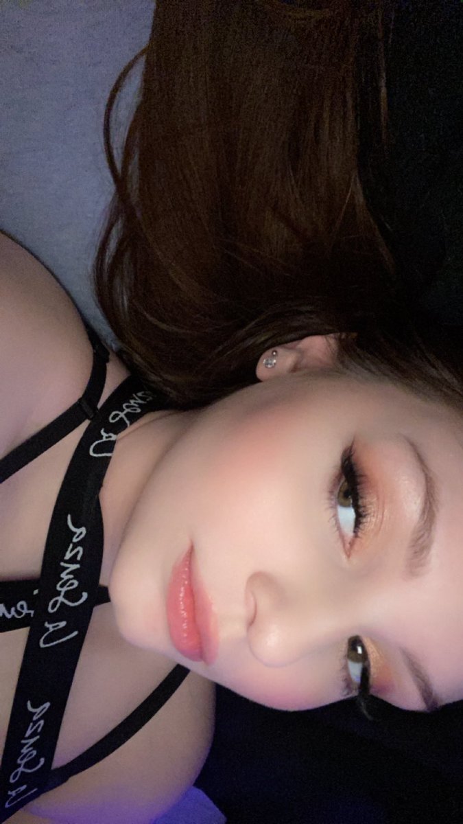Premiumslut99's tweet photo. @cyberlunax Send to my throne (in b!o) to get my attention and send me a picture after done for spicy 📸📸📸 https://t.co/wsNDC3ry9w