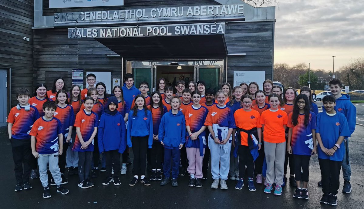 An amazing day spent in Wales international pool in Swansea. First long course training of the season complete. 
Diolch swimmers, coaches, #midwalestravel for the bus hire. #NinesresterauntSwansea for a lovely buffet and #Swanseainternationalpool for the training.