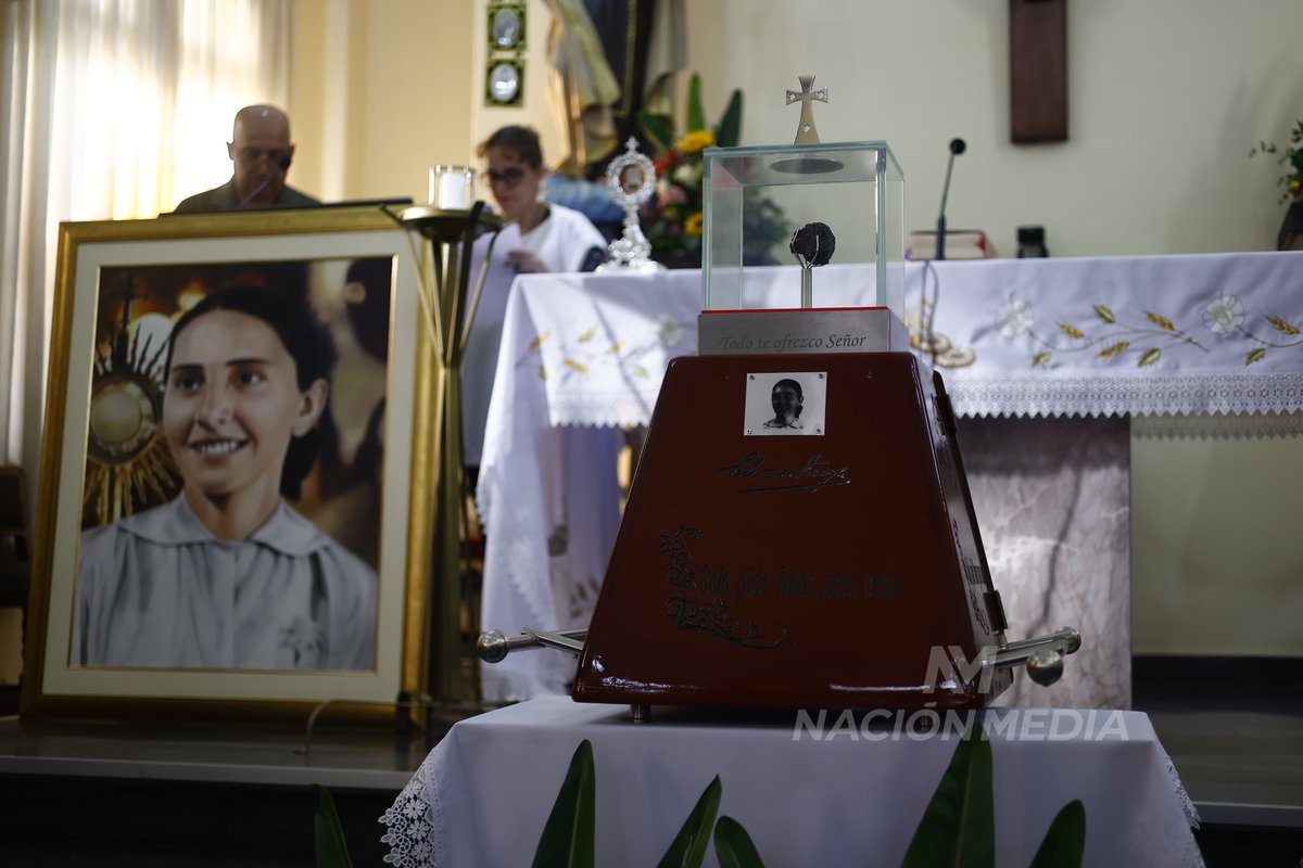 LaNacionPy's tweet photo. #Chiquitunga. ¡Nuestra beata cumple 100 años!
En el monasterio de Carmelitas Descalzas, en Asunción, se celebró este domingo el centenario del nacimiento de María Felicia de Jesús Sacramentado con una misa.
Fotos: Eduardo Velázquez/NM
#TodoEstáEnLN https://t.co/ZM3KwhF9kS