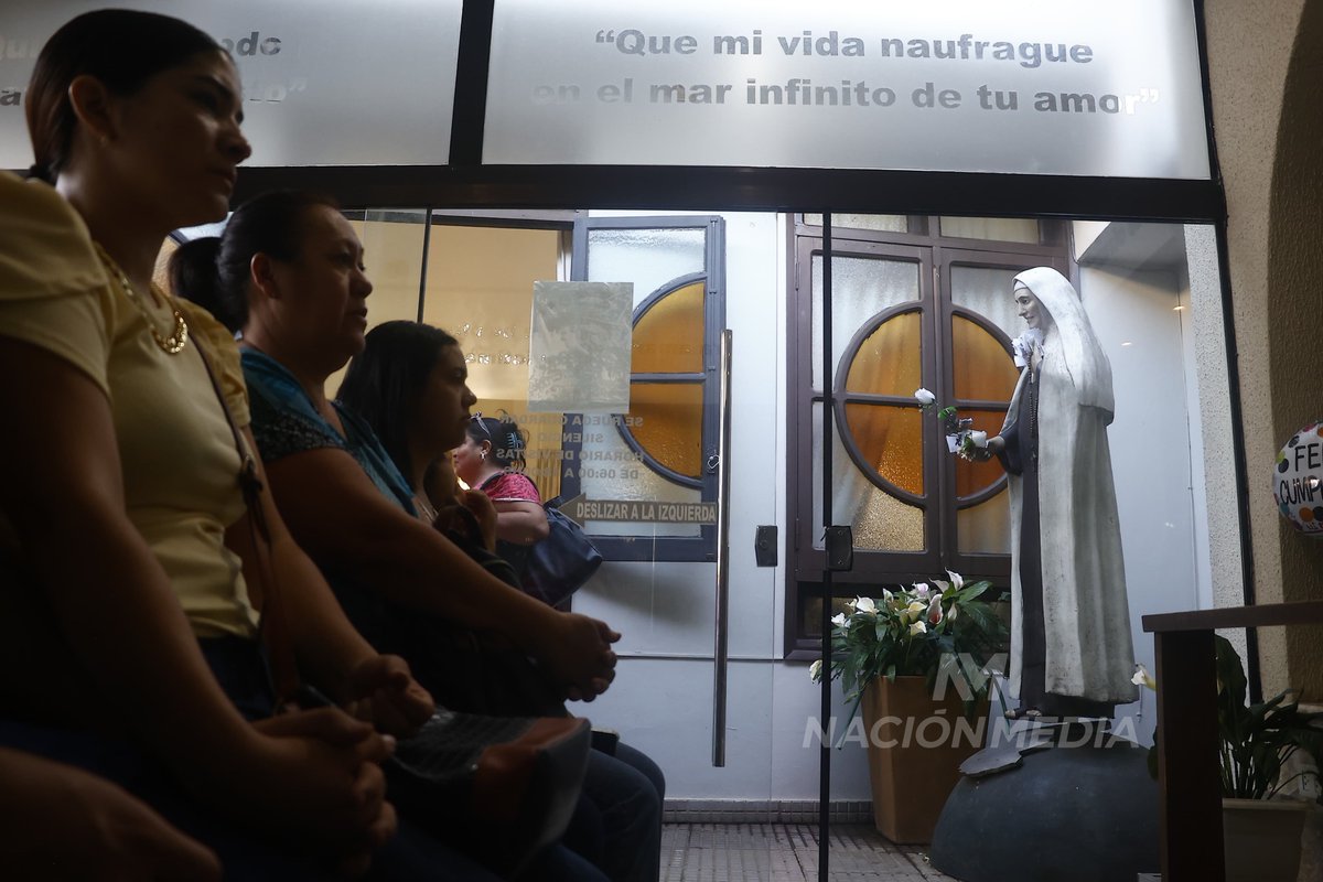 LaNacionPy's tweet photo. #Chiquitunga. ¡Nuestra beata cumple 100 años!
En el monasterio de Carmelitas Descalzas, en Asunción, se celebró este domingo el centenario del nacimiento de María Felicia de Jesús Sacramentado con una misa.
Fotos: Eduardo Velázquez/NM
#TodoEstáEnLN https://t.co/ZM3KwhF9kS