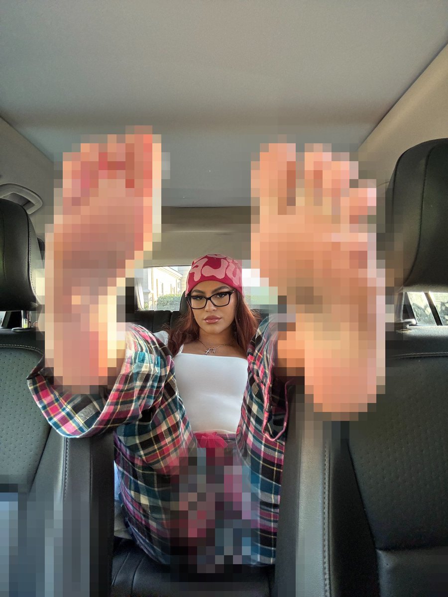 SpoilSab's tweet image. Like and rt if you want me to post the not pixelated version 😈