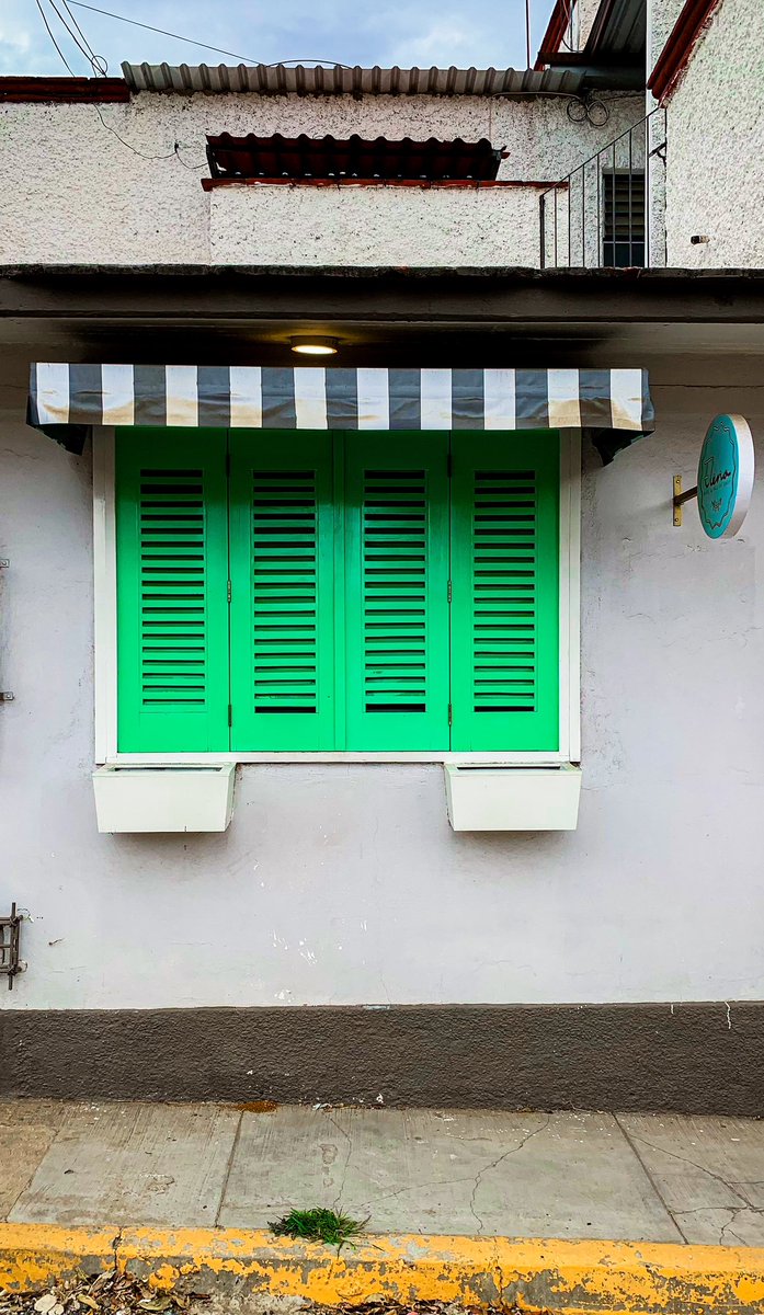 edenestudio's tweet photo. Ventanas #oaxaca #mexico #foto #fotografia #photo #photography #streetphotography https://t.co/UBo0fe2hFE
