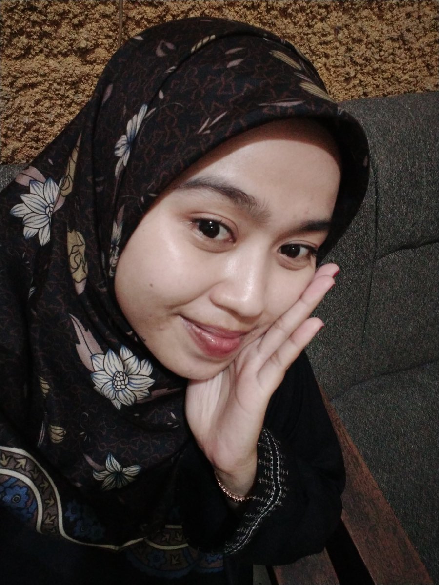 tamelinaa's tweet photo. Menikmati kehidupan dengan makeup tipis dan foto tanpa filter ✨ MasyaAllah tabarakallahh https://t.co/u7isxV4WAP