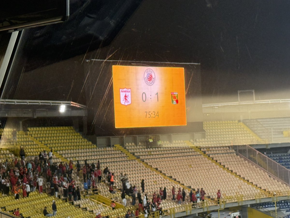 Padme22l's tweet photo. Gol de Melgar en Bogotá! 🇵🇪🇵🇪 https://t.co/Isu7Jl0wRH