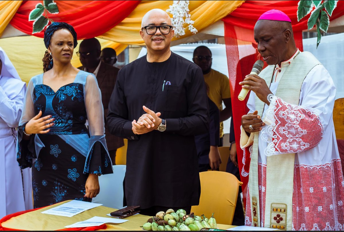 StMarysJointHsp's tweet photo. We want to express our heartfelt thanks to our friends and family for their unwavering support, which made this project possible, and special thanks to the #Amaigbo Town Union for their leadership and collaboration. #servicetothecommunity. https://t.co/r6TSnbUTQg