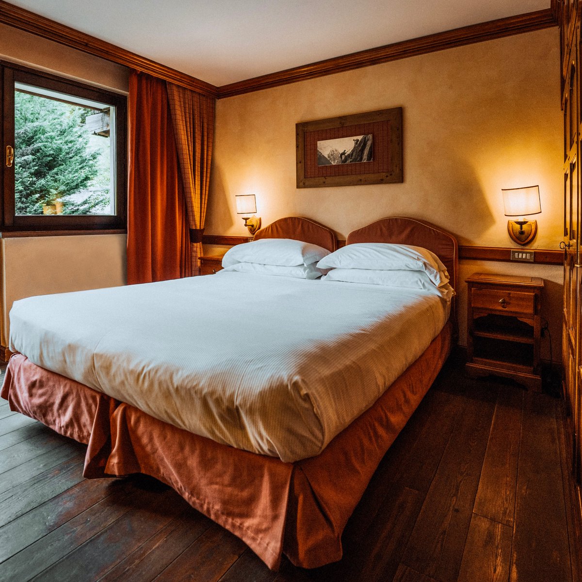 Cool Place for a romantic Alpine escape: QC Termemontebianco spa and resort! Close to the renowned ski resorts of Courmayeur and La Thuile, this 4-star is a perfect location to take care of yourself and rejuvenate. It has ample whirlpool baths, steam baths and wonderful