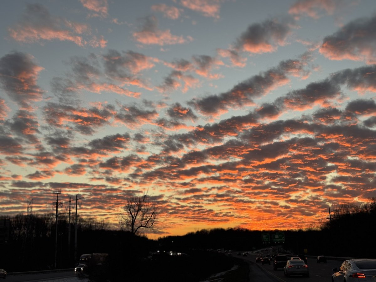 Jon Fisher-Espinoza (@jfisherespinoza) on Twitter photo Great sunset tonight before Mars is closest and the wolf moon rises. <a href="/capitalweather/">Capital Weather Gang</a> Great sunset tonight before Mars is closest and the wolf moon rises. <a href="/capitalweather/">Capital Weather Gang</a>