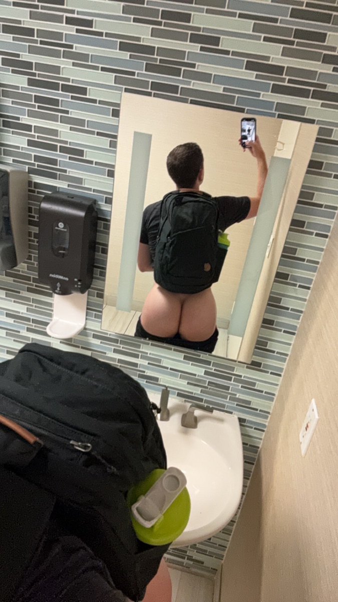 Slutty bathroom pic for you.