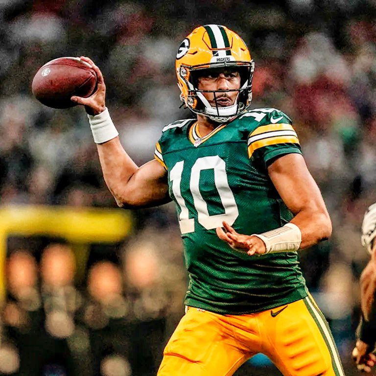 clemseditz's tweet image. Jordan Love Today😬

-124 Total Yards

-0 TDs

-2 INTs

-57% Comp

Love is struggling mightily so far today.