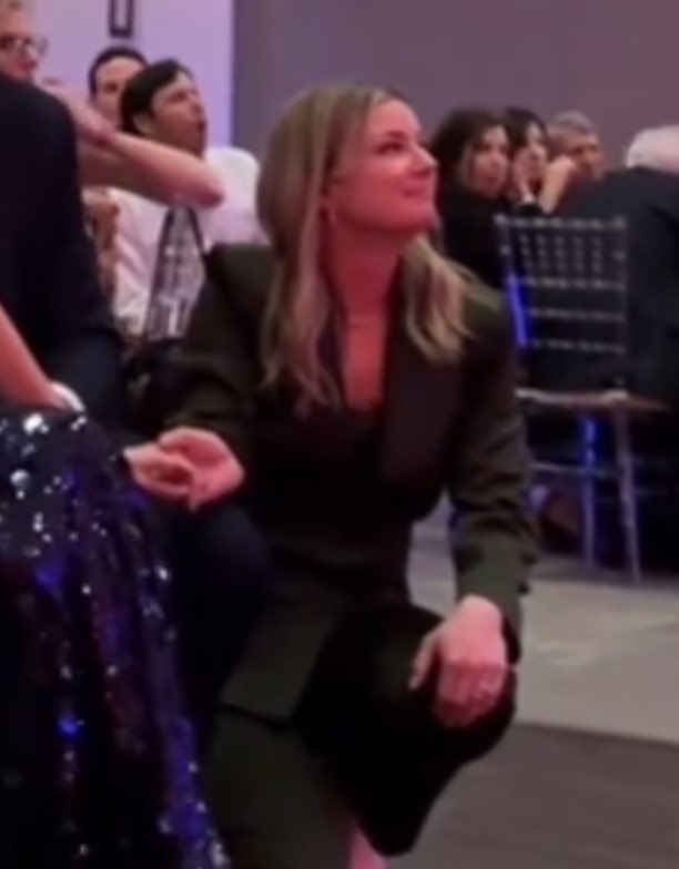 HELLOO?? emily looks so hot manifesting a full body pic pleaseeee