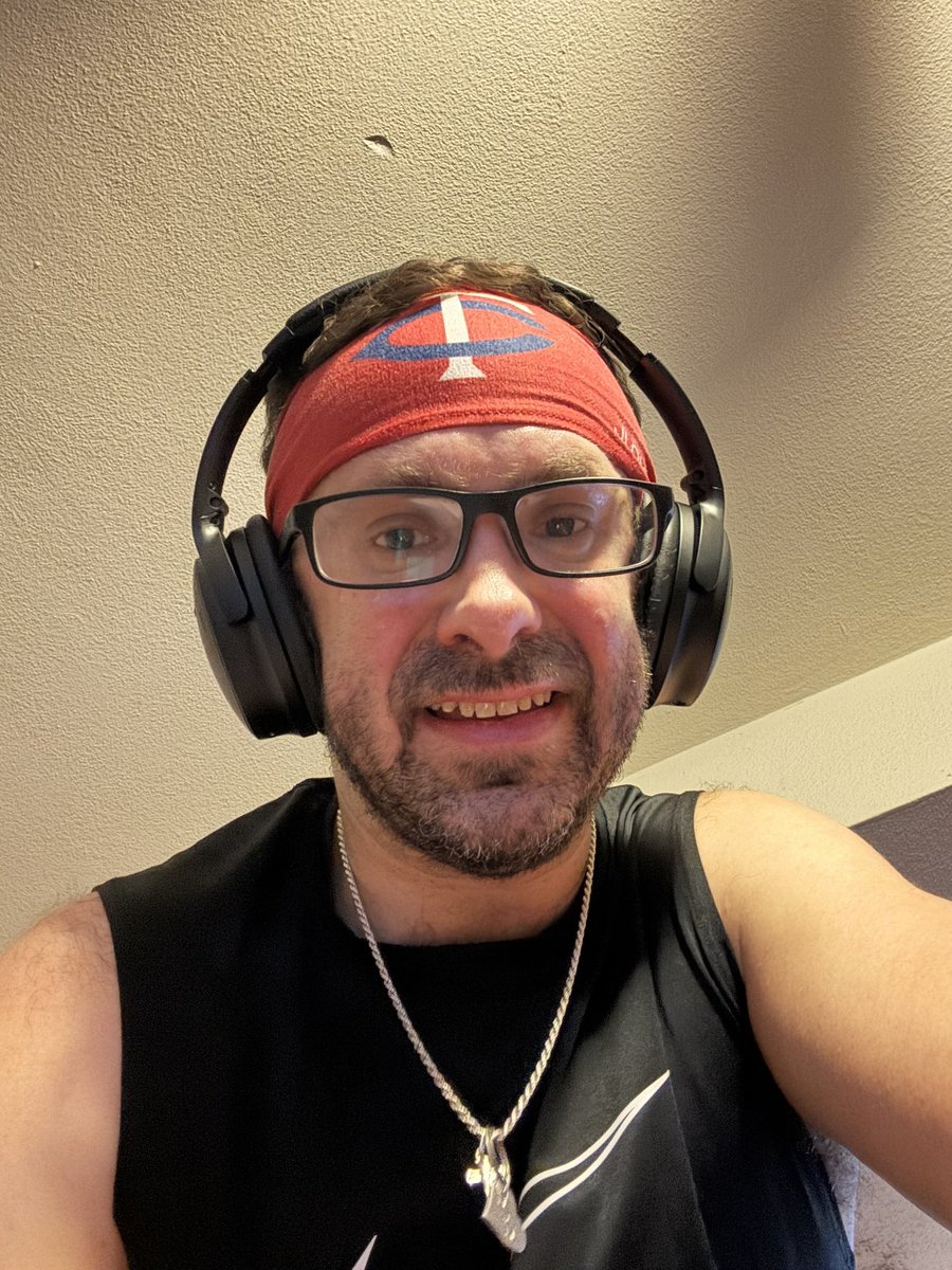 AgentUlland's tweet image. #WorkoutSunday
I got my exercise in on my bike trainer, felt so good to get a workout in.