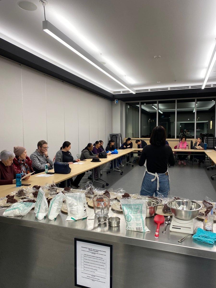 This past Thursday January 9, we had the pleasure of hosting our Heritage Cooking program at təməsew̓txʷ Aquatic and Community Centre alongside community cook Eva Cheng, who instructed the group in making Tangyuan (sweet rice balls). 
Thank you to Eva!