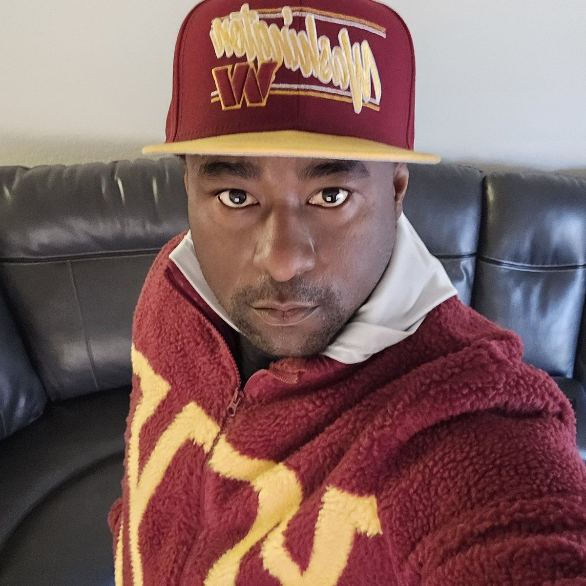 CommandOrNuthin's tweet photo. Ready to watch us get this dub. #LetsGoCommanders #RaiseHail #HTTC https://t.co/mYXrg0EKI6