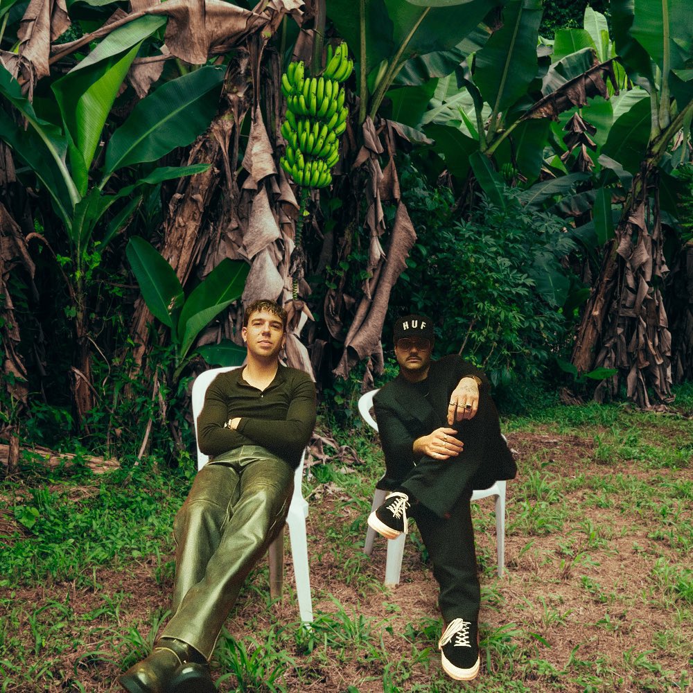 “DeBÍ TiRAR MáS FOToS” — Apple Music Peaks Update: (53 #1’s) 

#1. Iceland (NEW)