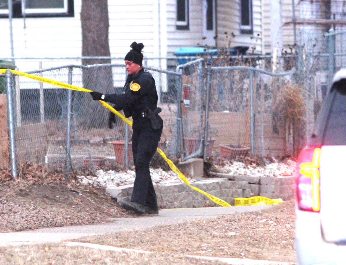 JeffAtCourier's tweet photo. A teen was injured in a shooting in the 400 block of Edwards Street, Waterloo, on Sunday, Jan. 12, 2025. https://t.co/rrRsdDBeHw