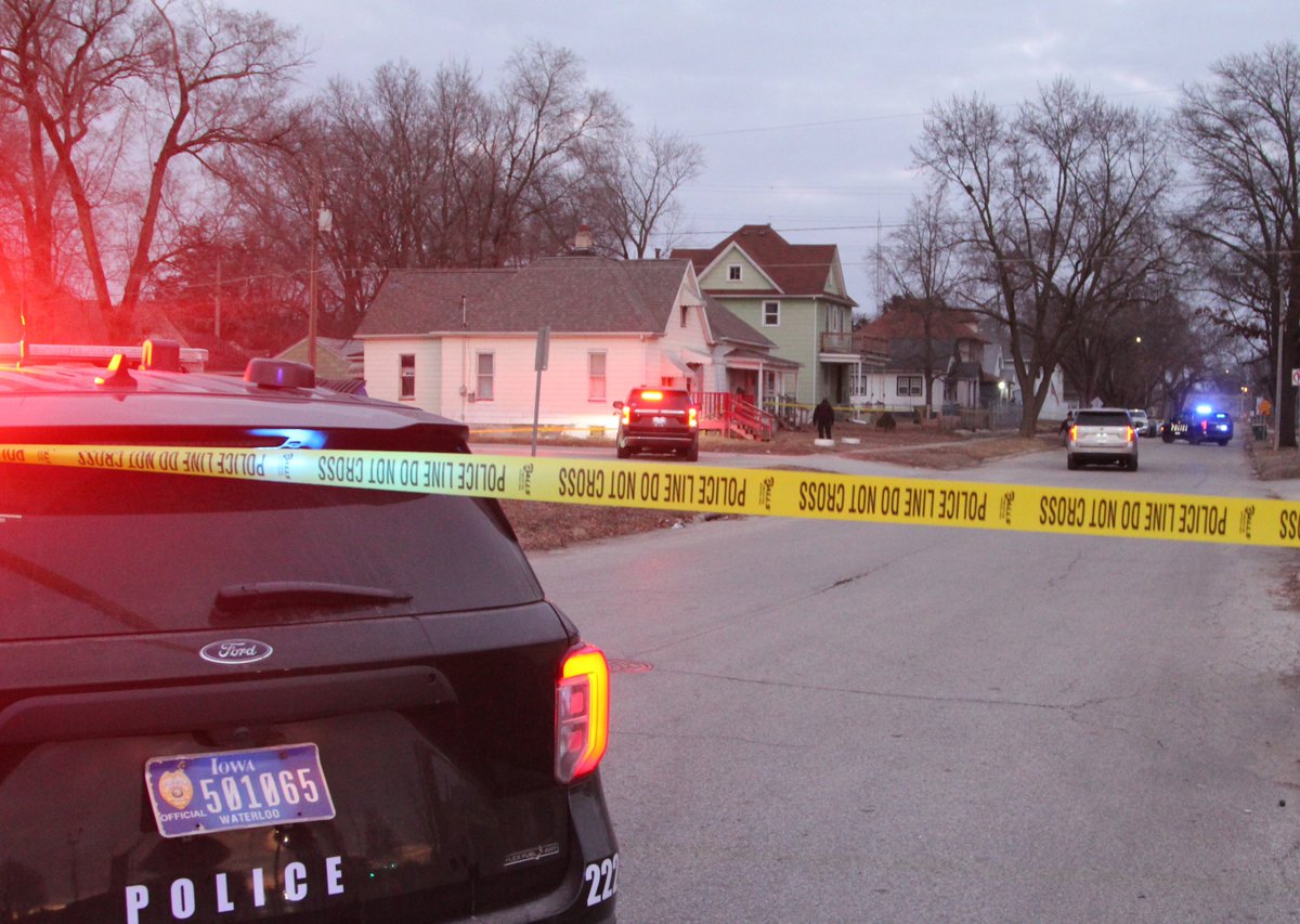 JeffAtCourier's tweet photo. A teen was injured in a shooting in the 400 block of Edwards Street, Waterloo, on Sunday, Jan. 12, 2025. https://t.co/rrRsdDBeHw