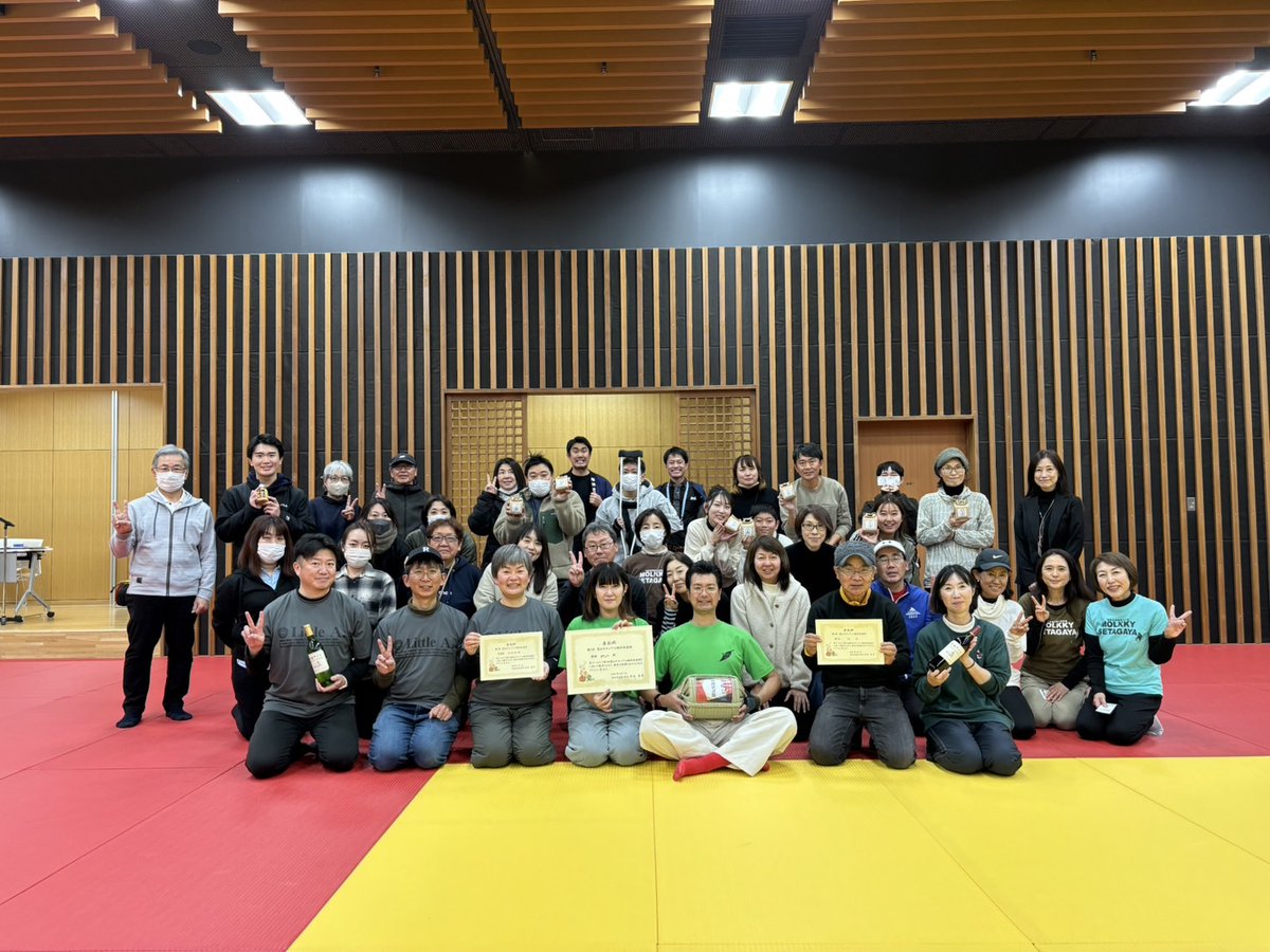 YokohamaBudokan's tweet photo. 🥖1/11(土)畳モルック大会を実施いたしました🥖
優勝賞品として横浜武道館オリジナル商品の
横浜武道舞(米俵5kg)🍙
準優勝/3位チームへ武道ワイン🍾白と赤を
それぞれ贈呈いたしました。
ご参加いただいた皆さま、本当にありがとうございました！

#横浜武道館 #モルック #横浜エクセレンス #また来年? https://t.co/Vw0PPFqZvY