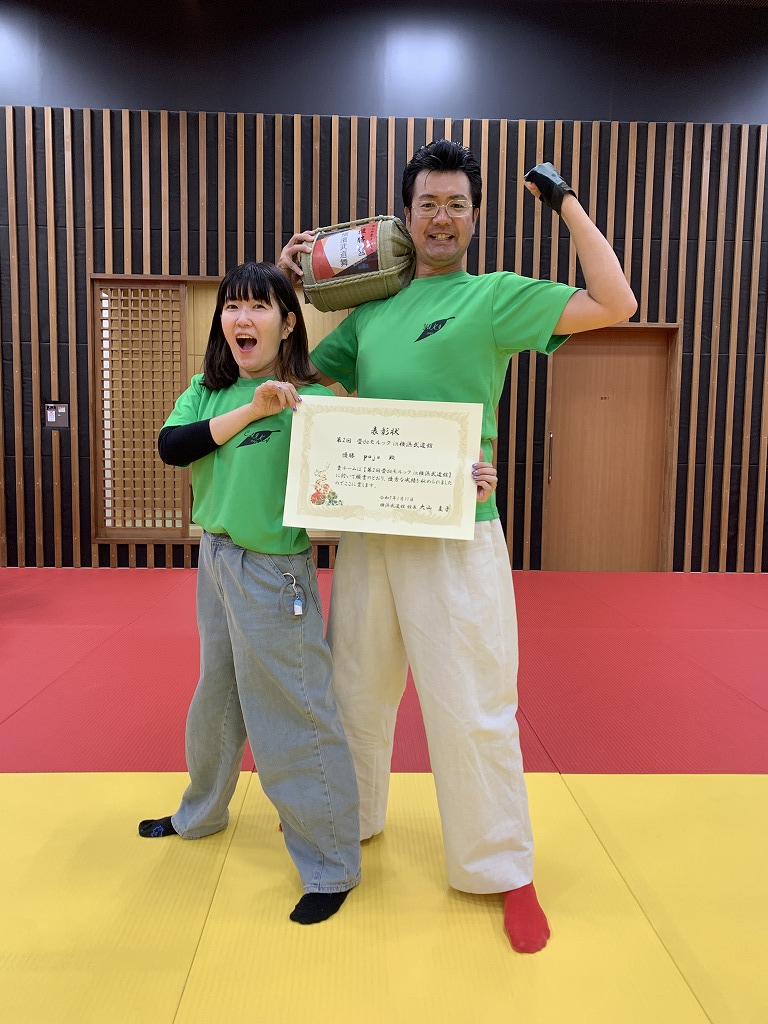 YokohamaBudokan's tweet photo. 🥖1/11(土)畳モルック大会を実施いたしました🥖
優勝賞品として横浜武道館オリジナル商品の
横浜武道舞(米俵5kg)🍙
準優勝/3位チームへ武道ワイン🍾白と赤を
それぞれ贈呈いたしました。
ご参加いただいた皆さま、本当にありがとうございました！

#横浜武道館 #モルック #横浜エクセレンス #また来年? https://t.co/Vw0PPFqZvY