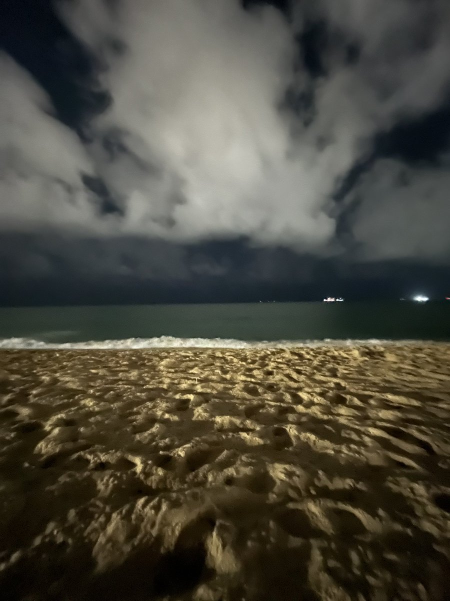 demesson_'s tweet photo. não tem nada melhor do que ir à praia a noite depois de um dia de trabalho muito corrido e cansativo. https://t.co/Vgh1cgY0Bj