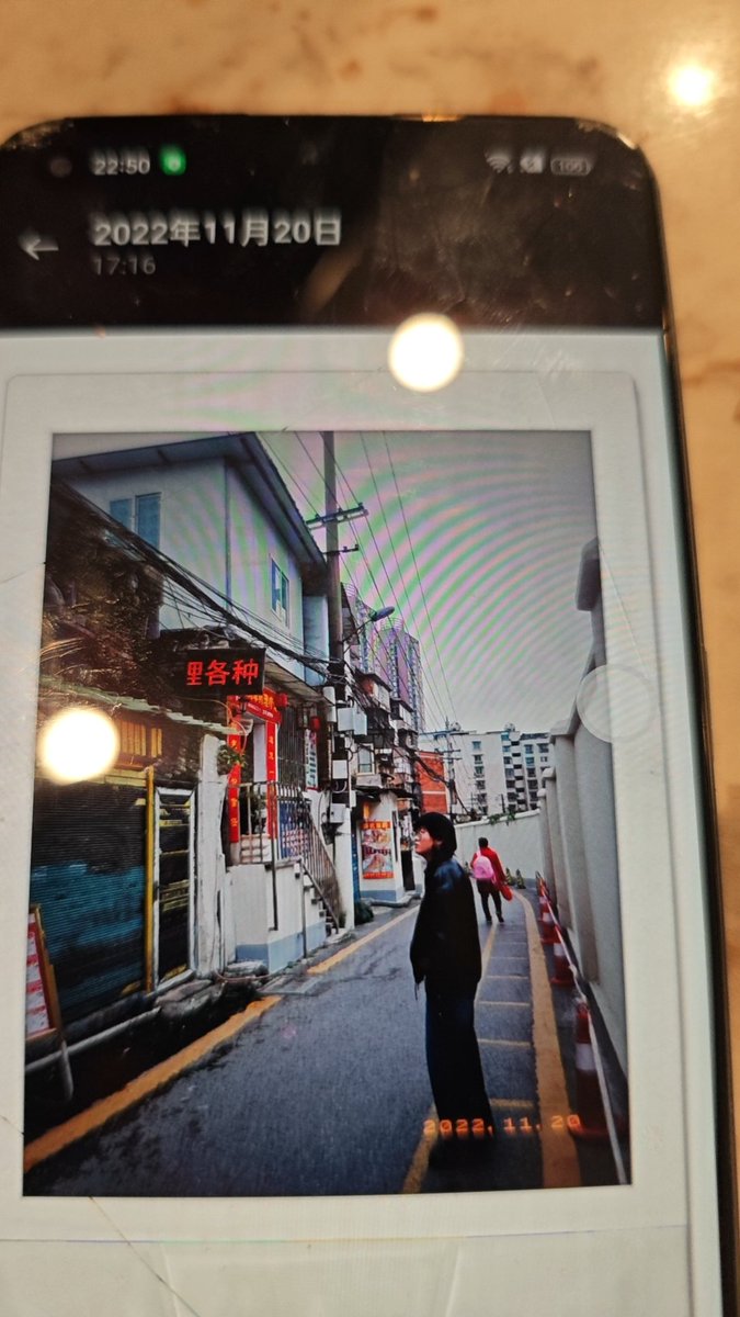 chenchenzhi3's tweet photo. 在旧手机上翻出来好多照片，都是回忆，把她们都写成文字，写成了诗 https://t.co/5NRuOYERj0