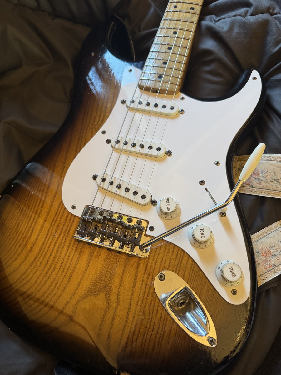 mio20200701's tweet photo. これが本物のStratocaster ®です https://t.co/50i5z1rvcM