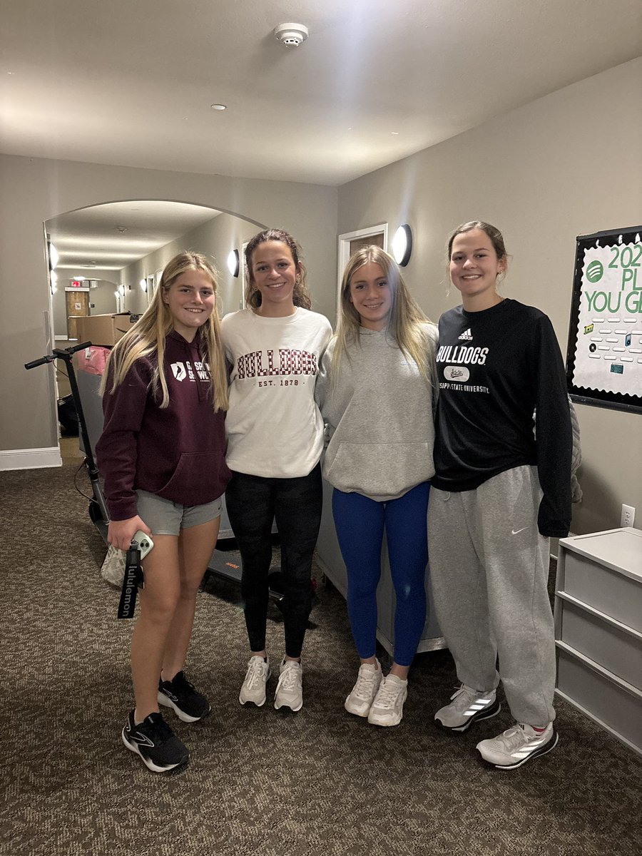 HailStateSOC's tweet photo. New Dawgs on the block 🏠 

#HailState🐶 https://t.co/bmZaUGyj6q