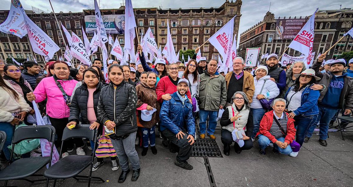PabloYanesRizo's tweet photo. Con entusiasmo acompañamos a la presidenta @Claudiashein en su informe a 100 días de gobierno. Desde el #GobiernoCiudadDeMexico encabezado por @ClaraBrugadaM reconocemos a la educación como el corazón de la transformación, seremos una potencia científica. https://t.co/KcjAZyjc4j
