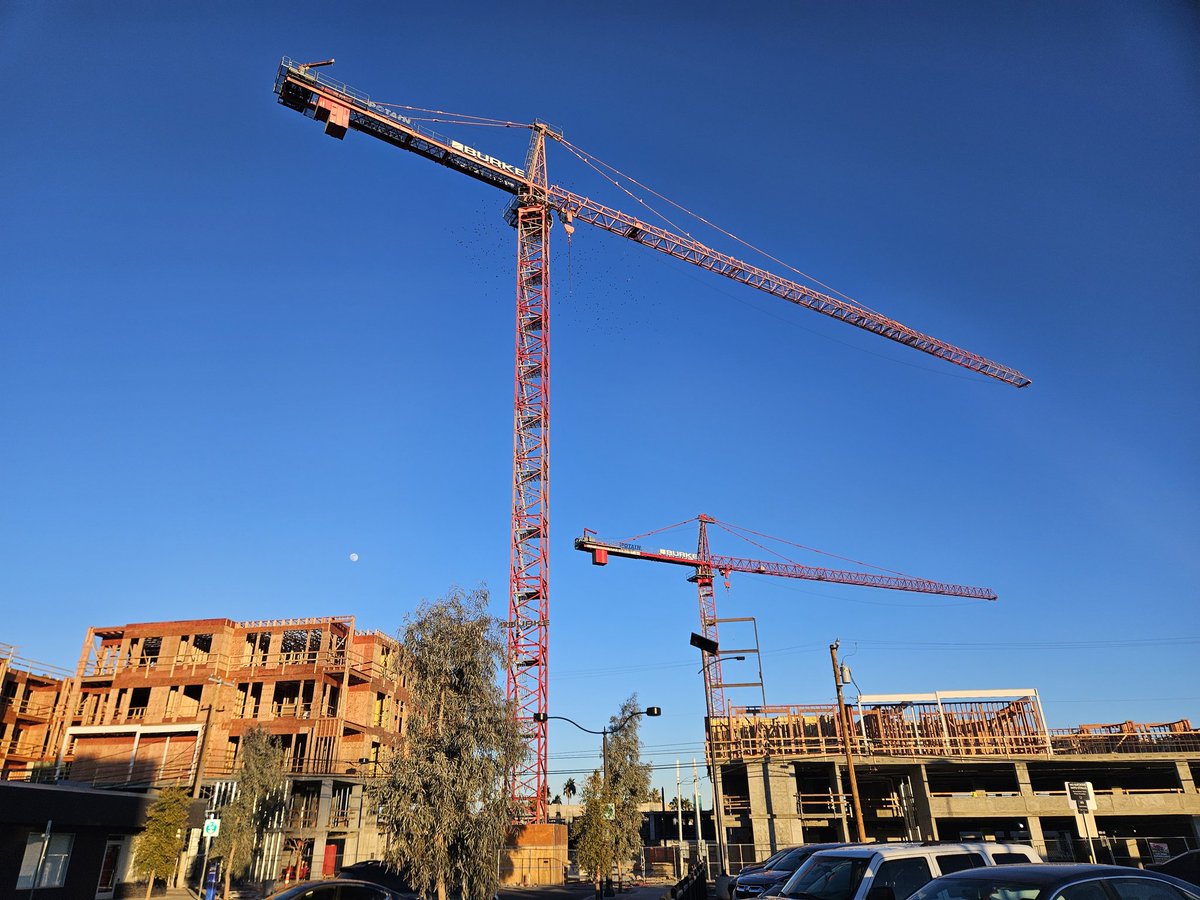 DTLVTOUR's tweet image. Lots of changes and cranes in the Arts District