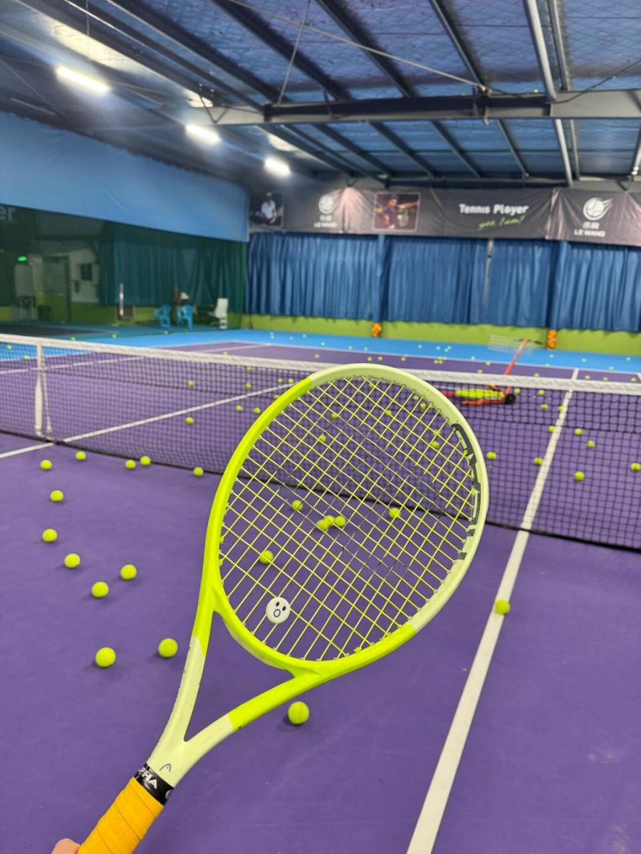 I really like going to the gym on weekends. But this weekend my friends played tennis with me and we did some warm-up exercises. I like playing tennis 🏓🎾🥰