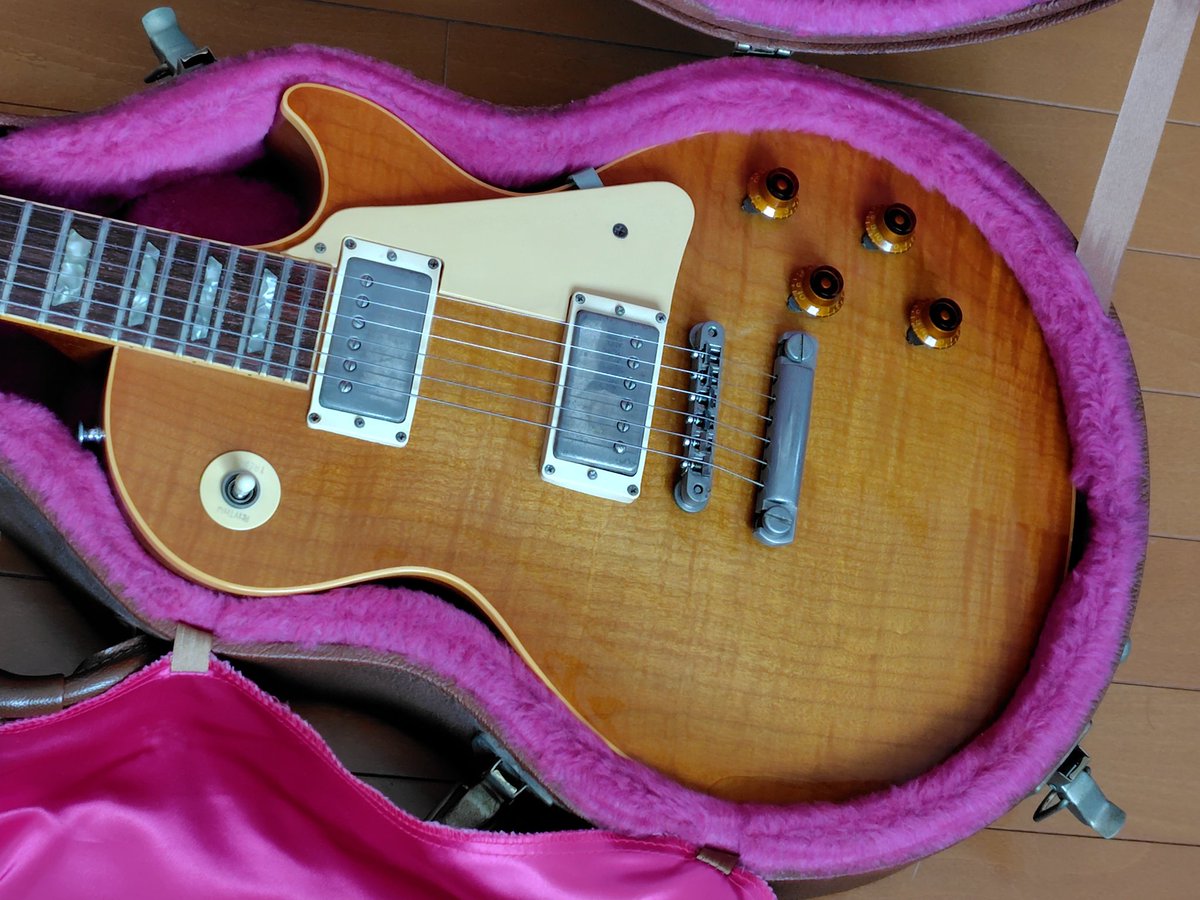 tsukasama_kira's tweet image. おはようございます！
82年ノーマンズレアギターのやつ。ウェザーチェックもいい感じになってきた😁
#2025年新春愛機自慢選手権
#gibson #gibson130 #ギブソン #マイギブソン