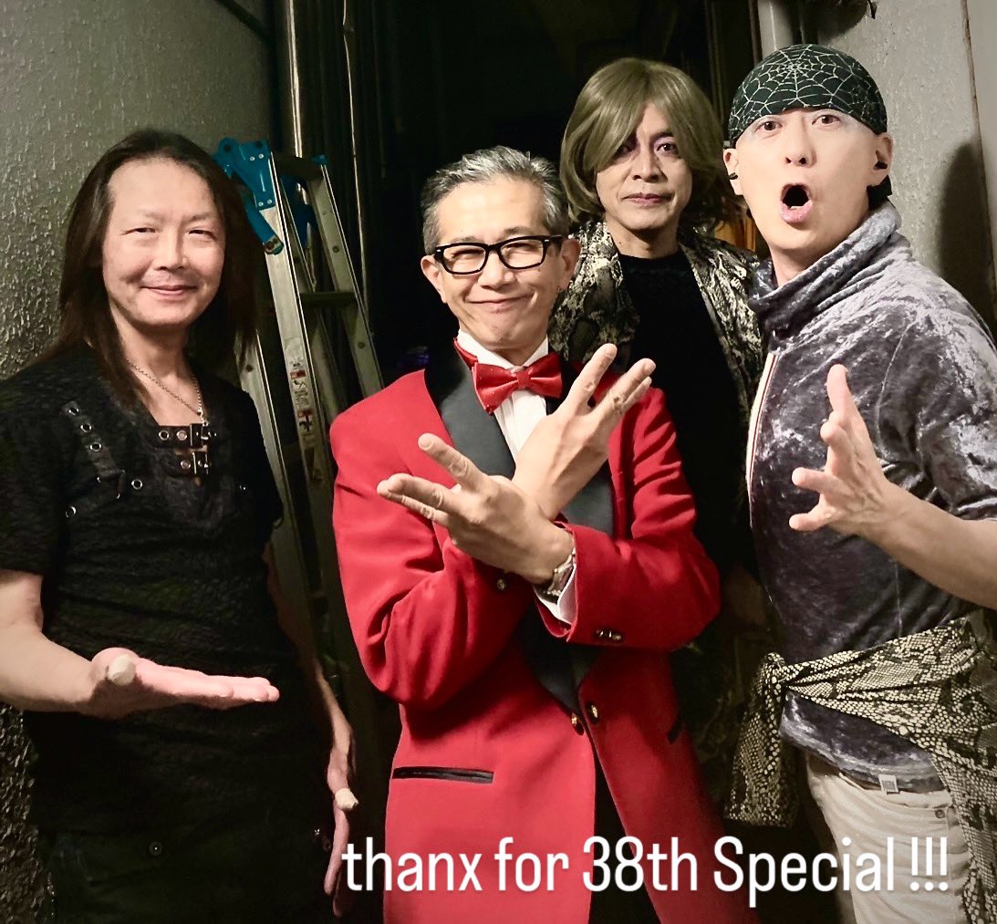 makotoueda's tweet photo. ご来場頂きありがとうございました😊
星人eve eve完遂致しました。
この4人では
初の東京タワーの歌-爆音バージョン-お届けしました🎶
photo by TOKI
#uedand #寒空はだか https://t.co/381TGT8Vpw