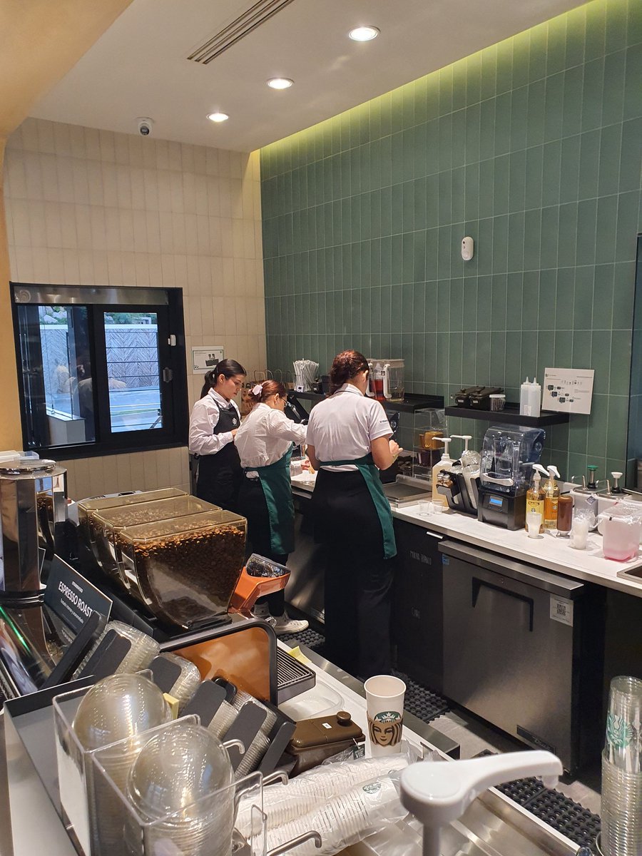 Eduardohansmann's tweet photo. #Mazatlán ya tiene su primer Drive True de #Starbucks ubicado en la #zonadorada Av. Camarón Sábado https://t.co/ZjklF5aVyT
