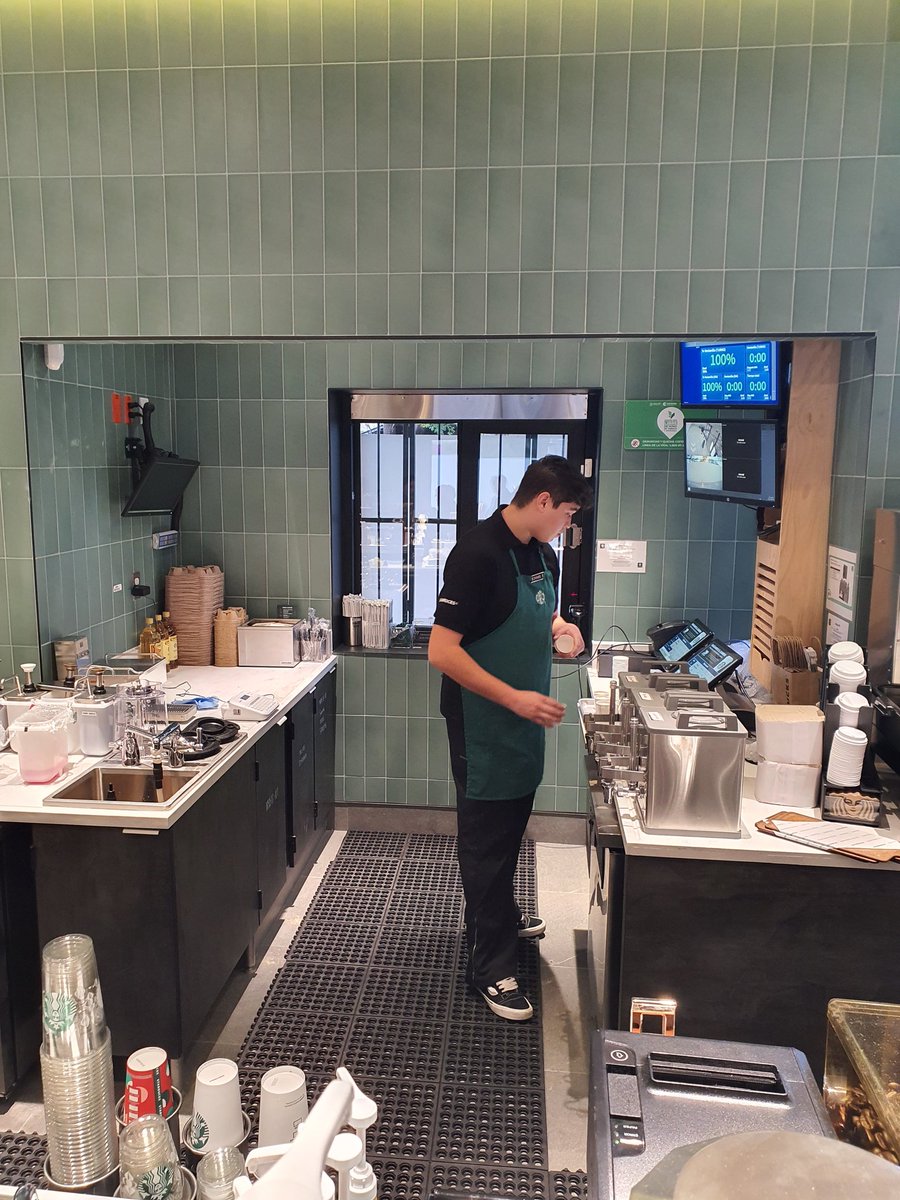 Eduardohansmann's tweet photo. #Mazatlán ya tiene su primer Drive True de #Starbucks ubicado en la #zonadorada Av. Camarón Sábado https://t.co/ZjklF5aVyT