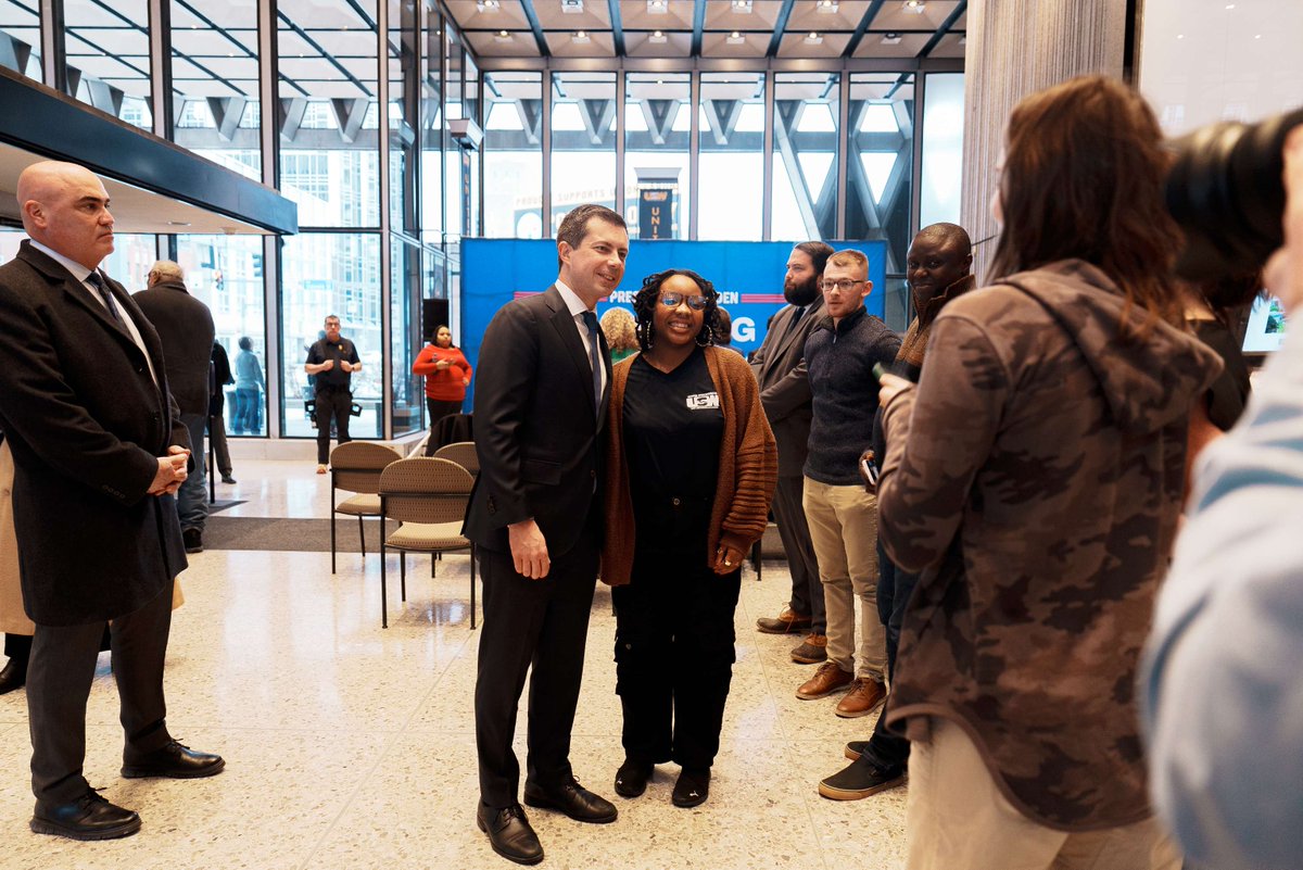 SecretaryPete's tweet image. Joined United Steelworkers at their Pittsburgh headquarters to celebrate the progress we've made to create enormous job growth in manufacturing and construction as we rebuild our nation's infrastructure with made-in-America products.