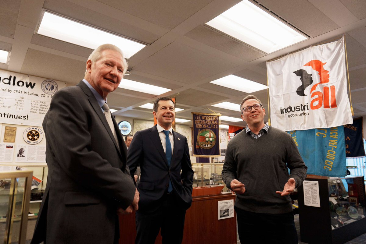 SecretaryPete's tweet image. Joined United Steelworkers at their Pittsburgh headquarters to celebrate the progress we've made to create enormous job growth in manufacturing and construction as we rebuild our nation's infrastructure with made-in-America products.