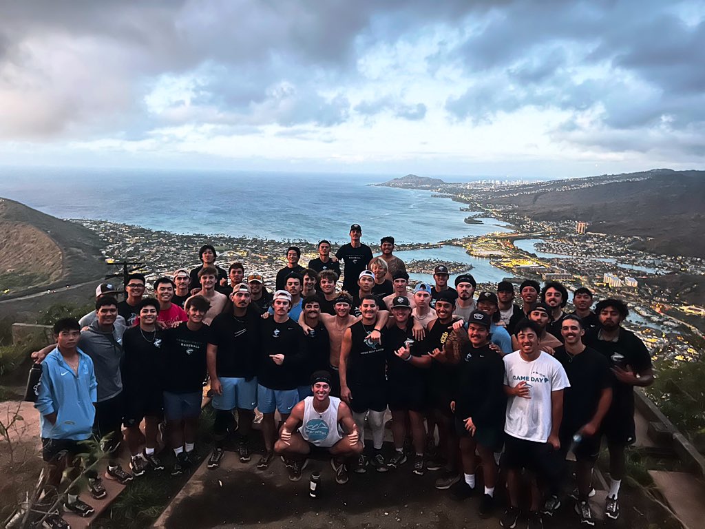 Hard to have a bad day when you start at the top of Hawai’i at 6 AM! 🦈👆🏼⛰️

#KeehiBuilt