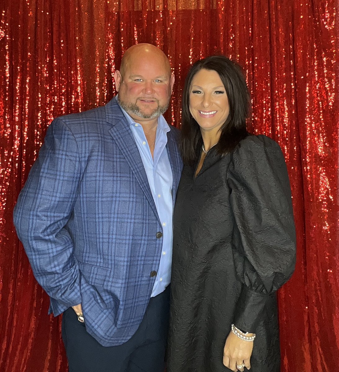 Tara Tullos tweet media