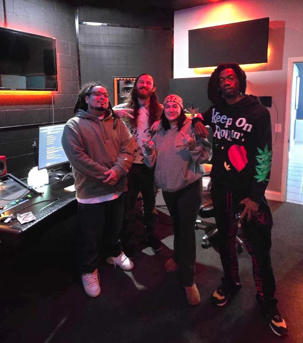KiddKwest_DLC's tweet photo. So fire meeting Royal Skye (the daughter of Jason David Frank the Green Ranger) 
With @PeazoB &amp; @OGBaby_DLC at @TrackoutStudios https://t.co/28yfNbzNPq