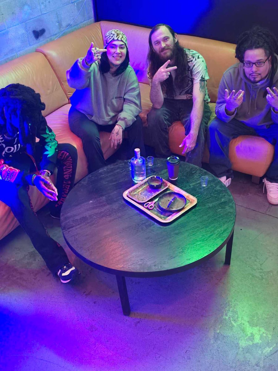 KiddKwest_DLC's tweet photo. So fire meeting Royal Skye (the daughter of Jason David Frank the Green Ranger) 
With @PeazoB &amp; @OGBaby_DLC at @TrackoutStudios https://t.co/28yfNbzNPq